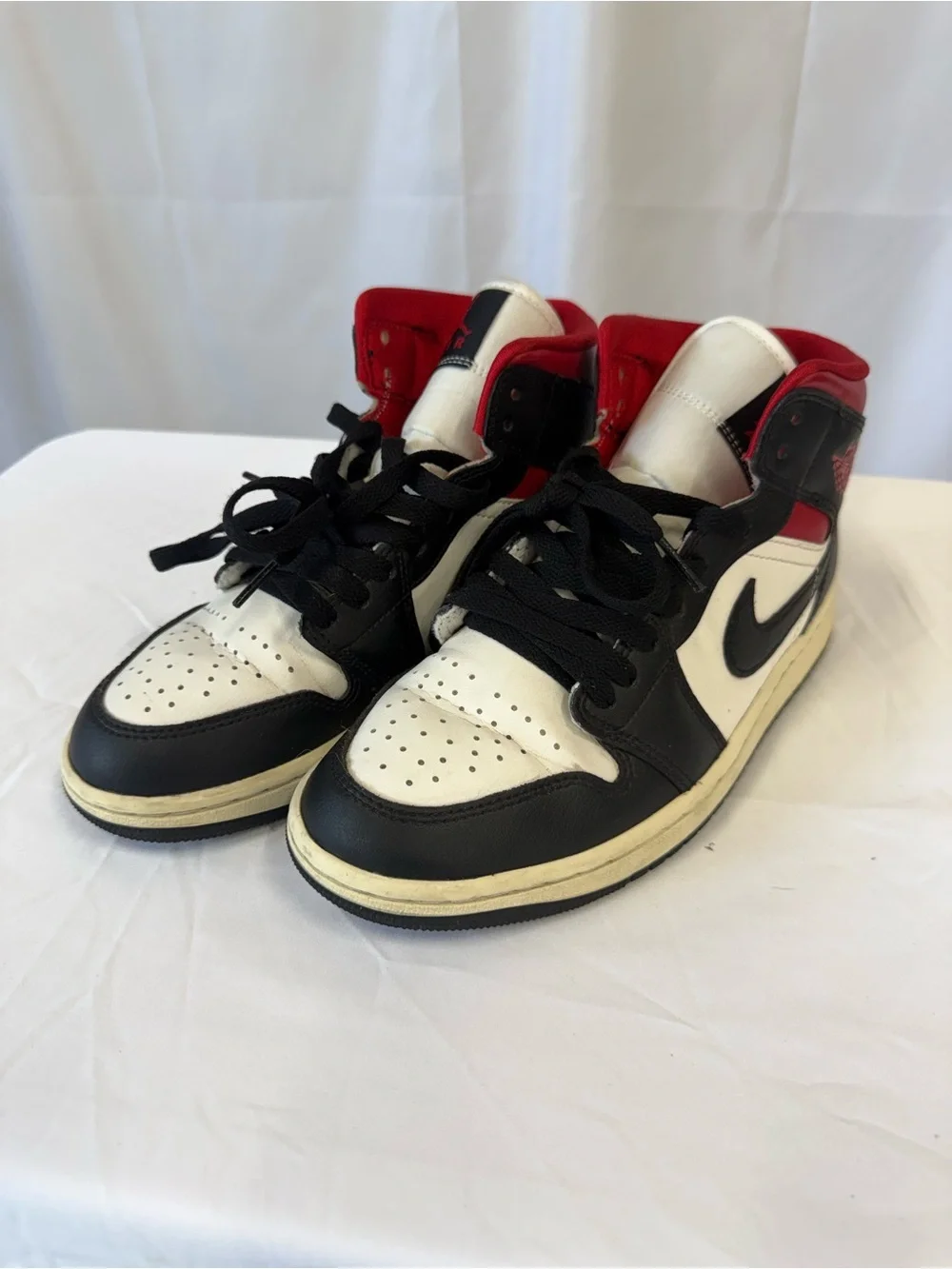 Nike Air Jordan one mid gym red panda women’s 8 black white and red sneaker
